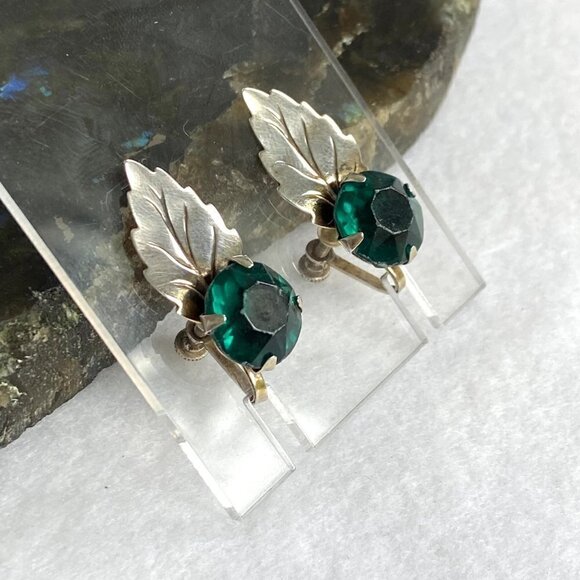 VTG Sterling Silver 925 Round Faceted Green Glass Leaf Screw Back Earrings - Picture 3 of 16